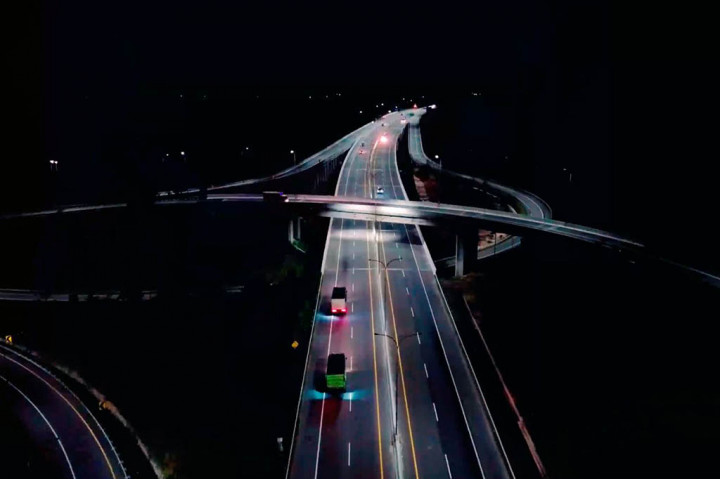 Executive Vice President (EVP) Sekretaris Perusahaan Hutama Karya Tjahjo Purnomo mengatakan penerapan teknologi tersebut menjadi jawaban atas kebutuhan dan tantangan yang dihadapi dalam operasional jalan tol, serta mempermudah pengguna jalan dalam mengakses informasi dan memantau lalu lintas terkini dari ruas-ruas tol yang ingin dilintasi.