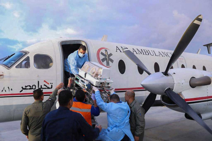 Dia menegaskan bahwa bayi-bayi tersebut saat ini sedang dipindahkan ke rumah sakit yang memiliki tim medis dan fasilitas mutakhir untuk memberikan tindakan medis yang dibutuhkan bagi mereka,  tanpa merinci lebih lanjut.