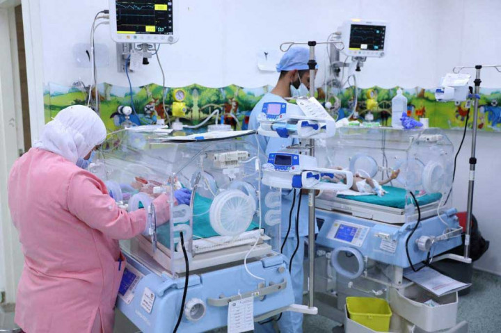 Pada Senin pagi, kepala unit pelayanan intensif neonatal di RS Emirati Mohamed Salama mengatakan kepada Anadolu, hari ini, 28 dari 31 bayi prematur yang tiba di rumah sakit kemarin dari komplek RS Al-Shifa di Gaza akan melanjutkan perawatan mereka di Mesir. 