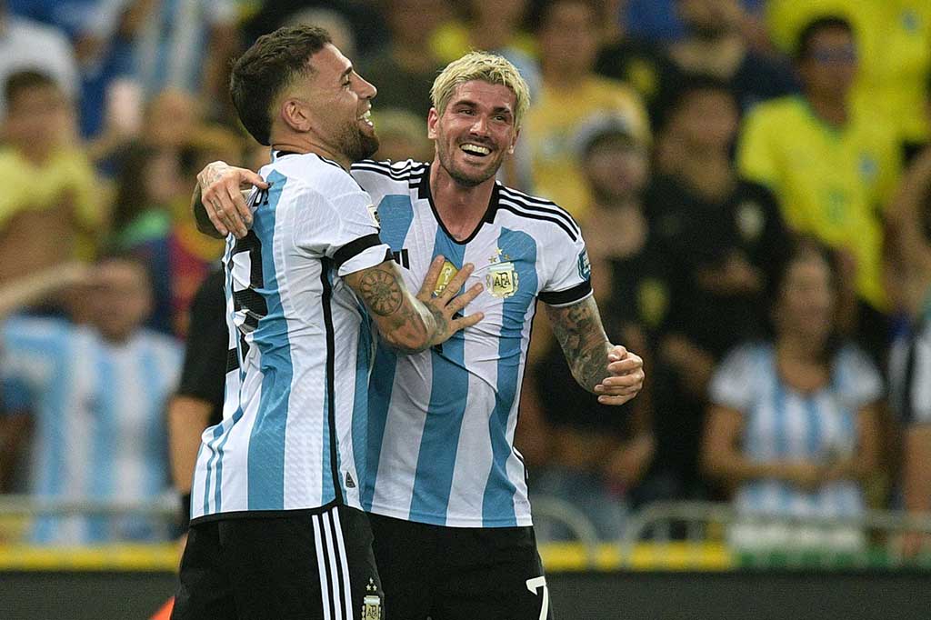 Argentina akhirnya sukses mencuri keunggulan terlebih dahulu lewat sundulan Nicolas Otamendi yang membobol gawang Brasil sehingga skor berubah menjadi 1-0 pada menit 63.