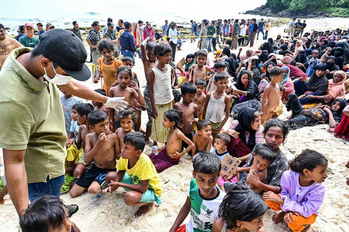 Sementara ini, lanjut Syahrial, para pengungsi sudah ditangani pihak UNHCR yang memang sudah berada di lokasi. Para imigran diberikan makanan, minuman, serta kebutuhan dasar lainnya.