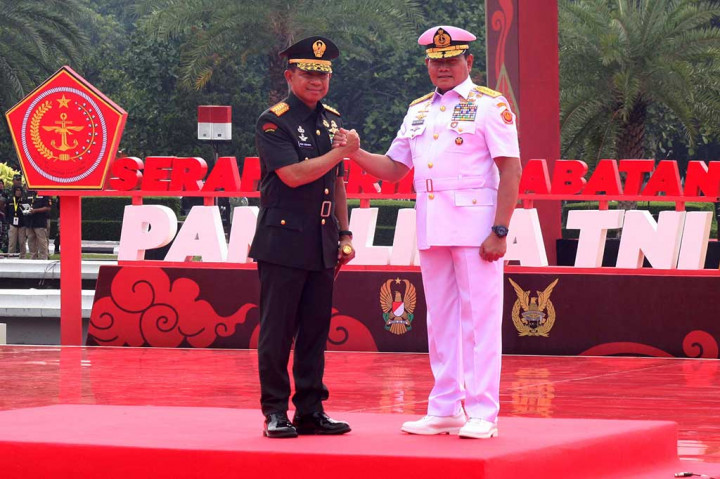 Agus Subiyanto langsung mengikuti upacara sertijab beberapa jam setelah dilantik sebagai Panglima TNI oleh Presiden Joko Widodo di Istana Negara, Jakarta, Rabu pagi.