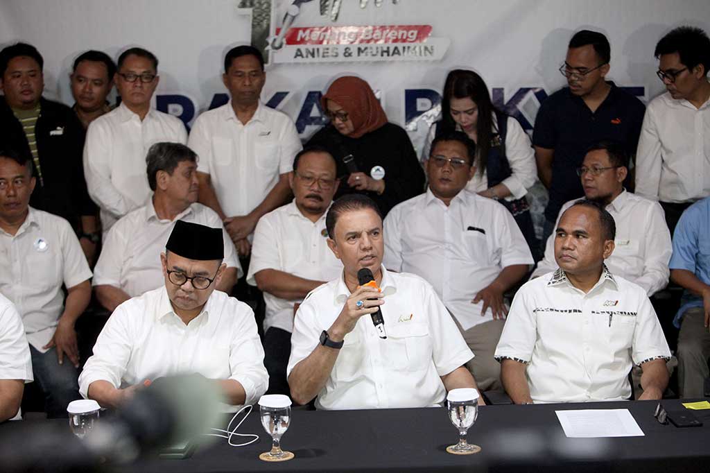 Presidium Nasional Gerakan Rakyat merupakan gabungan dari para pemimpin komunitas relawan nasional, yakni Sahrin Hamid (Presidium Kuning Ijo Biru/KIB), La Ode Basir (Koordinator Presidium DPP Aliansi Nasional Indonesia Sejahtera/ANIES), M. Ramli Rahim (Ketua Umum Konfederasi Nasional Relawan Anies/KoReAn), Azmi Asmuni Majid (Ketua SKI Jateng Relawan Anies-Cak Imin), Arief Minardi (Ketua Federasi Serikat Pekerja Logam Elektronik Mesin/FSP LEM/Poros Buruh), dan Syaiful Bahari (Ketua Umum Jaringan Tani Nelayan).