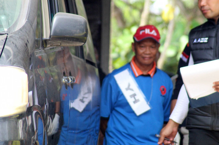 Yosep Hidayah tersangka kasus pembunuhan istri dan anaknya di Subang, mengikuti 95 adegan dalam rekontruksi yang dilakukan Polda Jabar, Rabu, 22 November 2023.