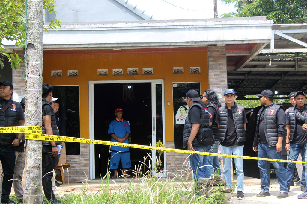 Kombes Surawan juga memastikan motif kasus pembunuhan Tuti Suhartini dan Amelia Mustika Ratu, saat Yosep akan mengambil uang dari dari Amel, sebesar Rp30 juta namun dihalangi Tuti, sehingga yosep menghabisi keduanya.