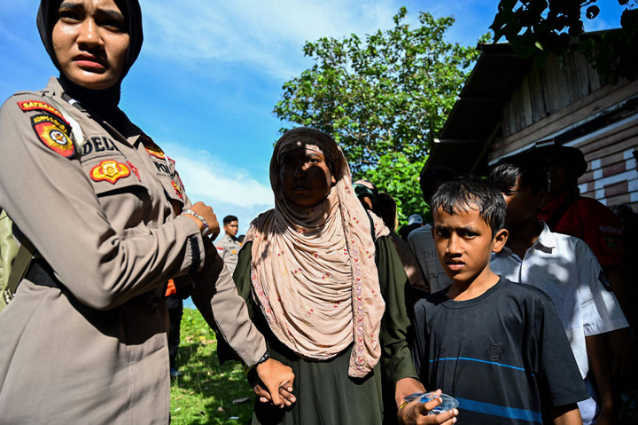 Sebanyak 36 imigran Rohingya yang ditampung Idi Sport Center (ISC) direlokasi atau dipindahkan ke Kota Lhokseumawe, Rabu, 22 November 2023.