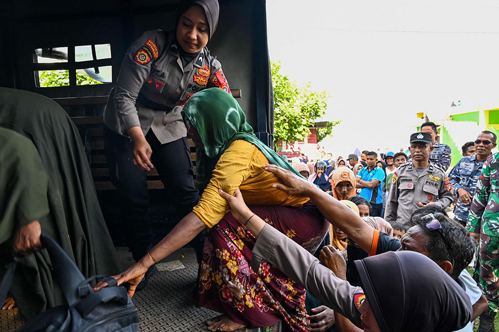 Kepala Kepolisian Resor Aceh Timur AKBP Andy Rahmansyah mengatakan bahwa pemindahan imigran tersebut merupakan keputusan imigrasi serta lembaga internasional, UNHCR, dan IOM.