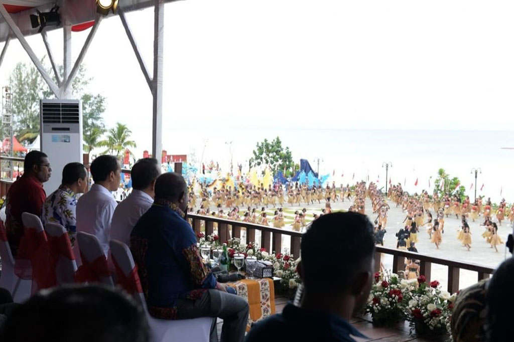 Jokowi berharap perhelatan Sail Teluk Cendrawasih 2023 membuat budaya, kesenian, dan produk lokal Papua semakin mendunia. 