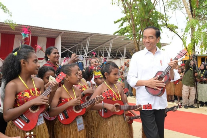 Adanya Sail Teluk Cenderawasih, kata Jokowi, juga akan mendorong peningkatan kunjungan wisatawan, event kreator, serta menarik minat investor untuk datang dan memajukan tanah Papua. 