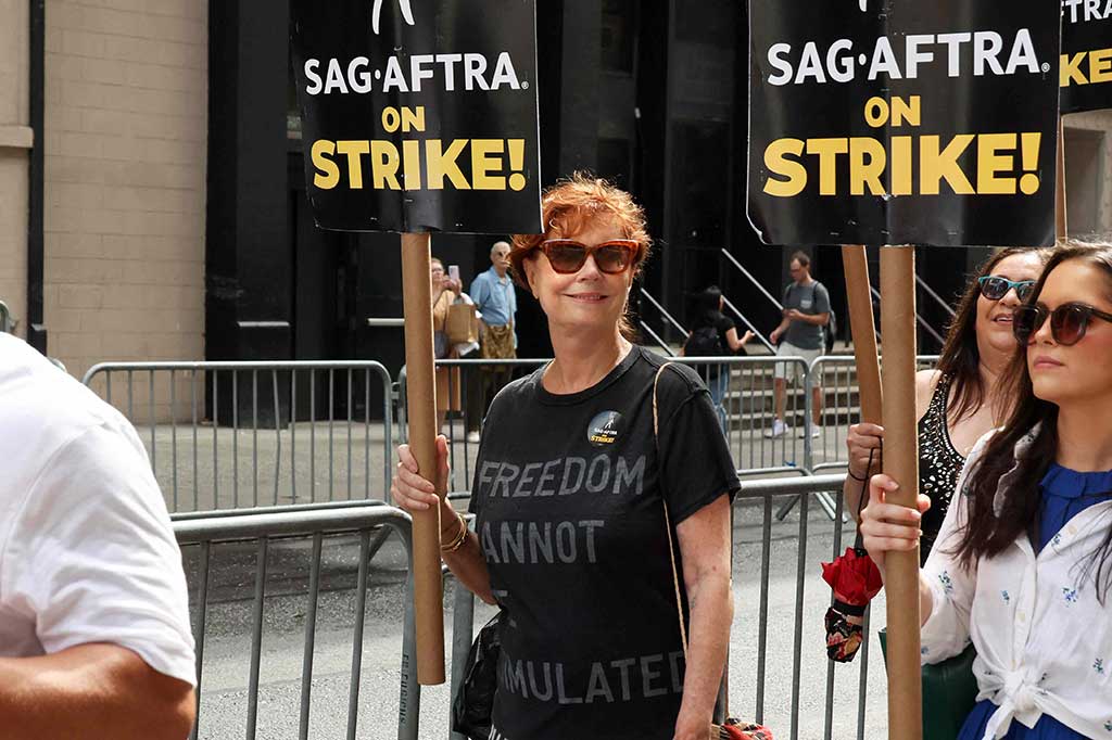 Aktris pemenang Oscar itu mengikuti beberapa aksi pro-Palestina dan menghadapi kritikan atas ucapannya 'Banyak orang takut menjadi Yahudi saat ini, dan merasakan apa yang dirasakan umat Muslim di negara ini' pada aksi 17 November di New York.