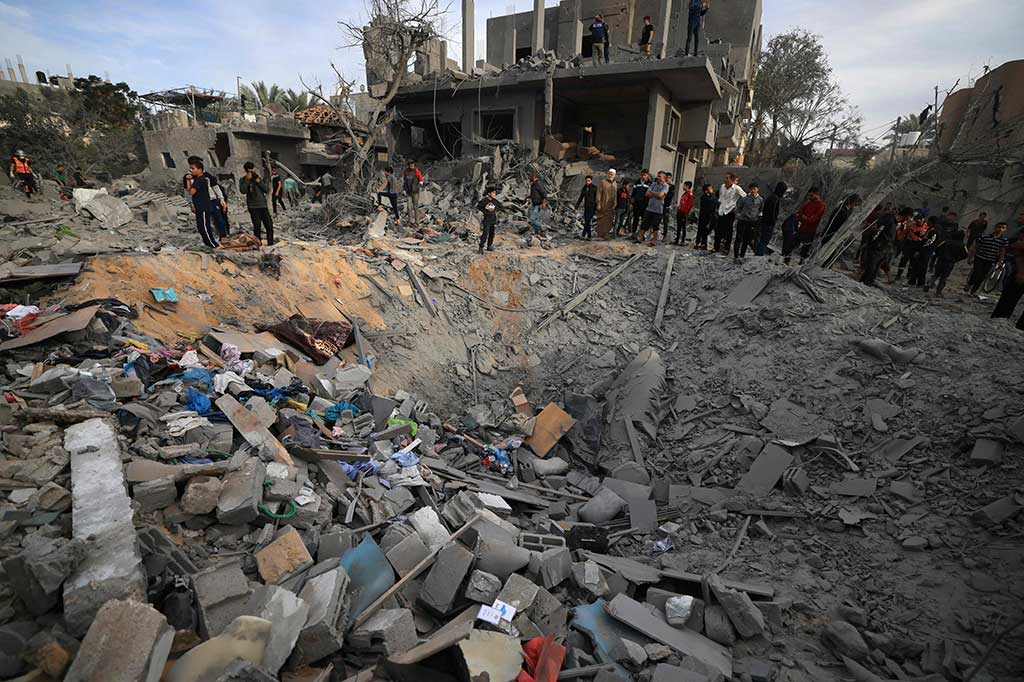 Namun, perkiraan tersebut telah mencapai 1,1 juta, termasuk hampir 800 ribu perempuan yang menjadi pengungsi internal. Perempuan di Gaza mengatakan kepada kami bahwa mereka berdoa untuk perdamaian. 