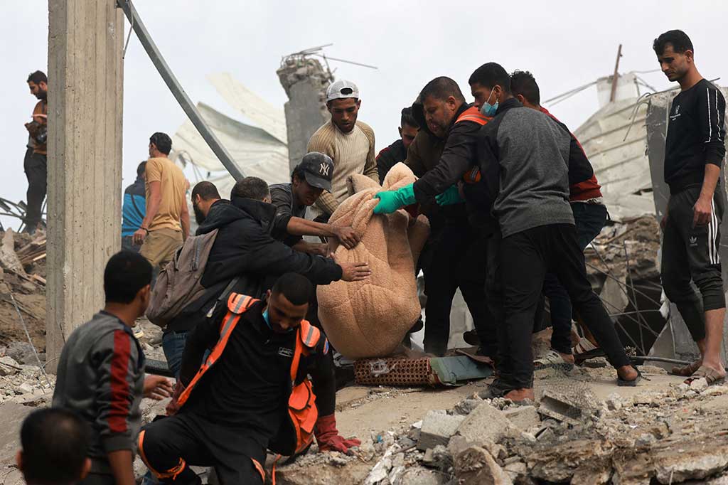 Dua ibu terbunuh setiap jam dan tujuh perempuan tewas setiap 2 jam dalam serangan Israel di Jalur Gaza. Perempuan dan anak-anak paling terdampak dari invasi Israel sejak 7 Oktober itu dengan total 3.900 orang tewas.