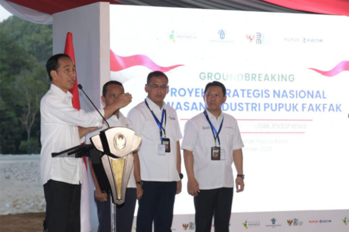 Presiden menyambut baik pembangunan kawasan tersebut agar kawasan timur Indonesia memiliki industri pupuk sendiri. “Sudah 40 tahun kita memiliki lima industri pupuk, semuanya berada di kawasan barat wilayah negara kita Indonesia, yang kawasan timur belum ada sama sekali,” ujar Presiden.