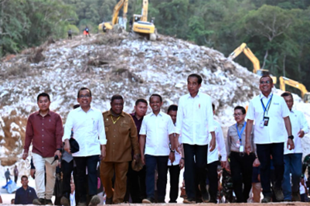 Lebih lanjut, Presiden Jokowi berharap agar pabrik pupuk tersebut dapat memiliki kapasitas produksi hingga 1,15 juta ton pupuk urea dan 825 ribu ton amonia setiap tahunnya. “Nanti tentu saja akan ada pengembangan lebih besar lagi,” tandasnya. 