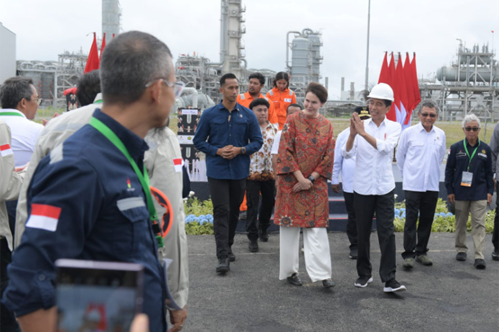Kepala Negara pun menyambut baik rencana Tangguh LNG yang menetapkan target sebesar 85 persen pekerja operasi pada tahun 2029 adalah tenaga kerja asli Papua. “105 teknisi operasi dan pemeliharaan kilang LNG adalah putra putri Papua Barat dan Indonesia yang telah direkrut sejak SMA, yang menjalani program pendidikan dari BP di Berau,” sambungnya.