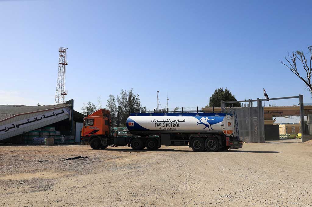 UNRWA telah menerima bahan bakar dalam jumlah yang sangat kecil. Bahan bakar ini sangat diperlukan untuk kelangsungan operasi mereka, karena serangan tanpa henti dan pengepungan Israel sejak 7 Oktober 2023 telah mengurangi pasokan kemanusiaan.