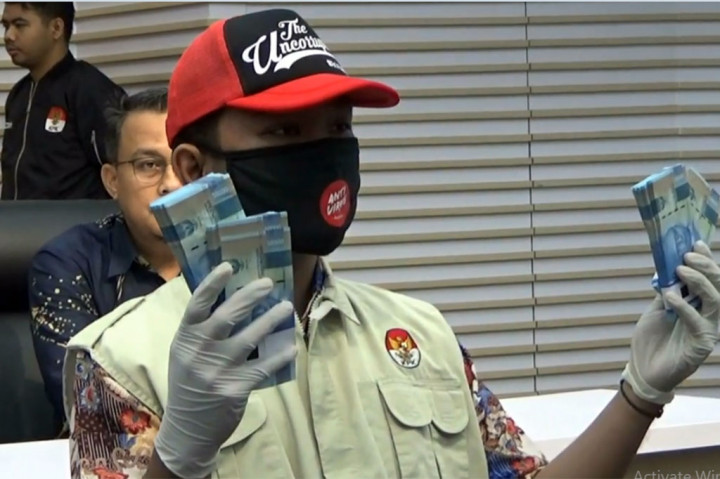 Johanis mengatakan bahwa sekitar Mei 2023, NM, ANR, dan HS memulai pemberian uang secara bertahap bertempat di Kantor BBPJN Wilayah 1 Kalimantan Timur mencapai sejumlah Rp1,4 miliar. KPK, lanjut Johanis, telah mengamankan barang bukti berupa uang tunai sekitar Rp525 juta sebagai sisa dari nilai Rp1,4 miliar.