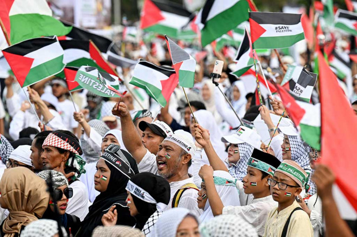 Mereka menyerukan perang segera diakhiri karena konflik dengan Israel telah menelan ribuan korban jiwa termasuk anak-anak dan wanita yang tidak bersalah.