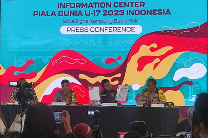 Tersangka MS dalam aksi kriminal di event olahraga internasional itu, menawarkan tiket palsu lewat media sosial. Tersangka dalam mengelabui korbannya berkesan sebagai bagian dari panitia Pildun U-17, yang memberikan kemudahan membeli tiket dengan harga murah Rp120 ribu, atau di bawah harga resmi yang dibandrol Rp150 ribu.