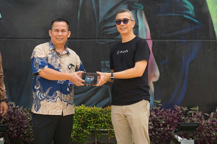 Moga Simatupang selaku Direktur Jendral Perlindungan Konsumen dan Tertib Niaga Kementerian Perdagangan hadir bersama lima jajaran direktur lainnya yang ada di Kemendag, untuk melakukan kunjungan ini.