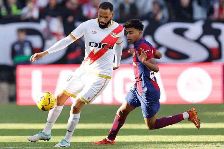 Barcelona hanya mampu bermain imbang ketika menyambangi markas Rayo Vallecano dalam lanjutan La Liga yang dihelat Sabtu, 25 November. Blaugrana mengimbangi Rayito dengan skor 1-1.