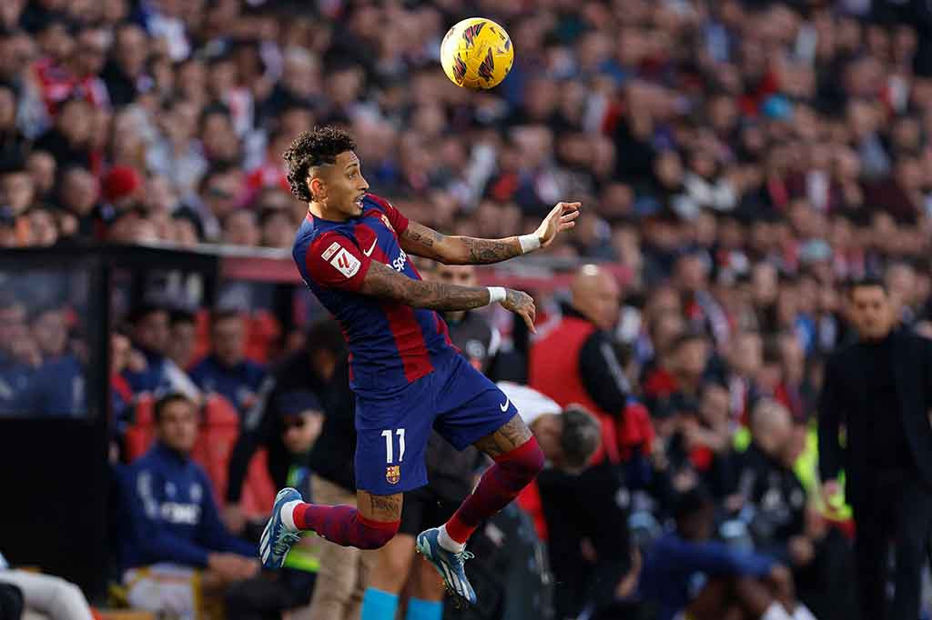 Gelombang serangan Barca baru membuahkan hasil pada menit ke-82. Florian Lejeune yang berusaha menyapu umpan silang Yamal malah menceploskan bola ke gawang Rayo.