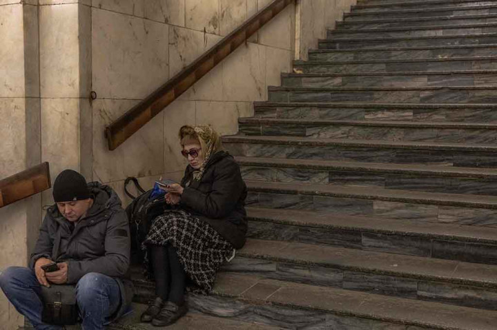 Ukraina mengatakan pada hari Sabtu, 25 November 2023 bahwa pihaknya telah menjatuhkan 74 dari 75 drone yang diluncurkan Rusia semalam, yang menurut mereka merupakan serangan terbesar sejak dimulainya invasi.