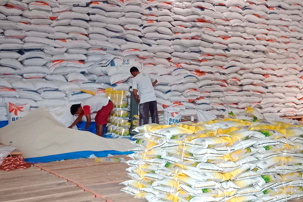 Dikatakan Khairuddin, jumlah stok beras untuk wilayah tugasnya kini berjumlah 3.000 ton. Masing-masing disimpan di gudang Bulog kawasan Dayah Timu, Kecamatan Meureudu, Kabupaten Pidie Jaya, sebanyak 2.000 ton. Lalu 1.000 ton lagi disimpan di gudang Bulog kawasan Dayah Teungoh, Kecamatan Pidie, Kabupaten Pidie.