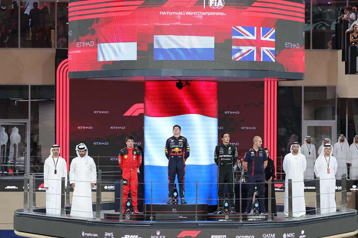 Max Verstappen dari Red Bull memenangkan rekor Grand Prix ke-19 dari 22 musim balapan saat juara dunia Belanda tiga kali itu melaju menuju kemenangan di Abu Dhabi pada hari Minggu, 26 November 2023.