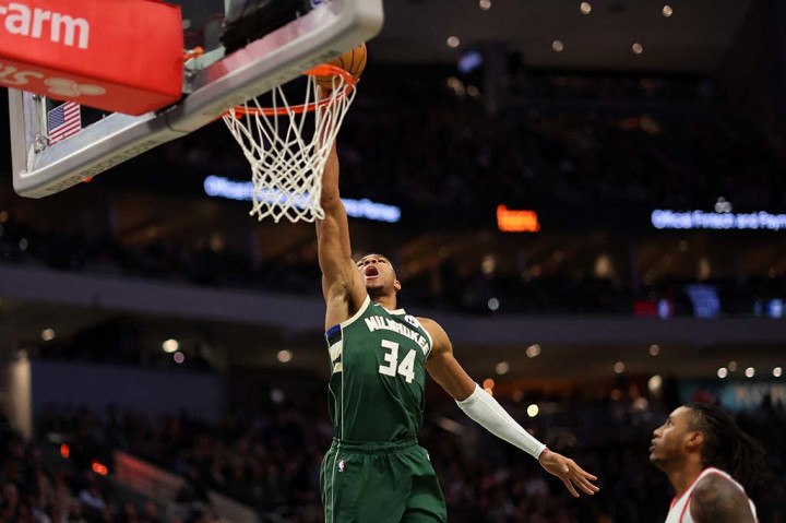 Antetokounmpo mencetak double-double dengan 16 rebound untuk tim Bucks yang memenangkan tujuh dari delapan pertandingan terakhir mereka.