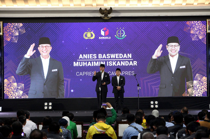 Pantauan ANTARA di lokasi, calon wakil presiden nomor urut satu Muhaimin Iskandar tiba pada pukul 08.51 WIB, sementara calon presiden nomor urut satu Anies Baswedan tiba pukul 09.08 WIB. Keduanya, tampak kompak mengenakan setelan jas berwarna hitam.