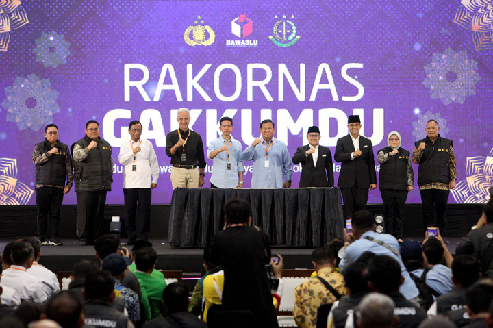 Tiga pasangan calon (paslon) presiden dan wakil presiden Pemilu 2024 tiba di acara Rapat Koordinasi Nasional (Rakornas) Sentra Penegakan Hukum Terpadu (Gakkumdu) yang digelar oleh Badan Pengawas Pemiluhan Umum (Bawaslu) di Jakarta, Senin, 27 November 2023 pagi.