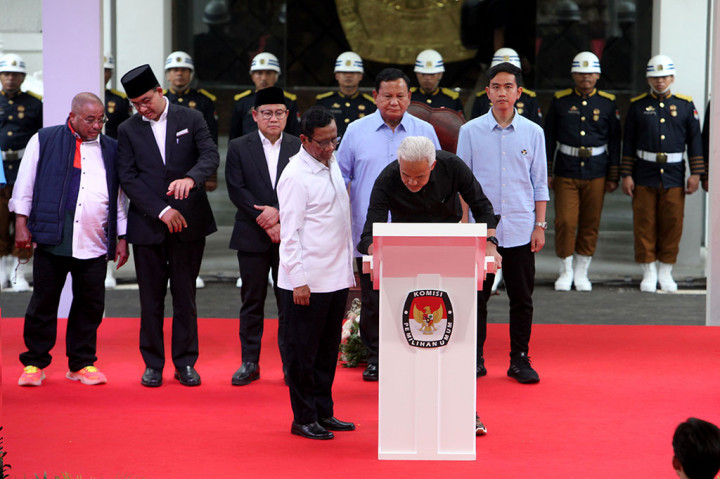 Mereka juga berkomitmen melaksanakan pemilu dengan aman; tertib; damai; berintegritas; tanpa hoaks; tanpa politisasi suku, agama, ras, dan antargolongan (SARA); serta tanpa politik uang.