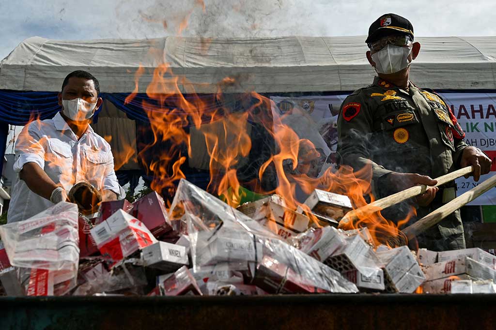 Kepala Bidang Fasilitas Kepabeanan dan Cukai Kantor Wilayah Direktorat Jenderal Bea Cukai Provinsi Aceh Leni Rahmasari menyebut barang-barang ilegal itu di antaranya 1,09 juta batang rokok ilegal, suku cadang mesin dan kendaraan bermotor, alat kesehatan, alat permainan orang dewasa, bagian senjata api, bahan makanan, obat-obatan, kosmetika, dan lainnya.