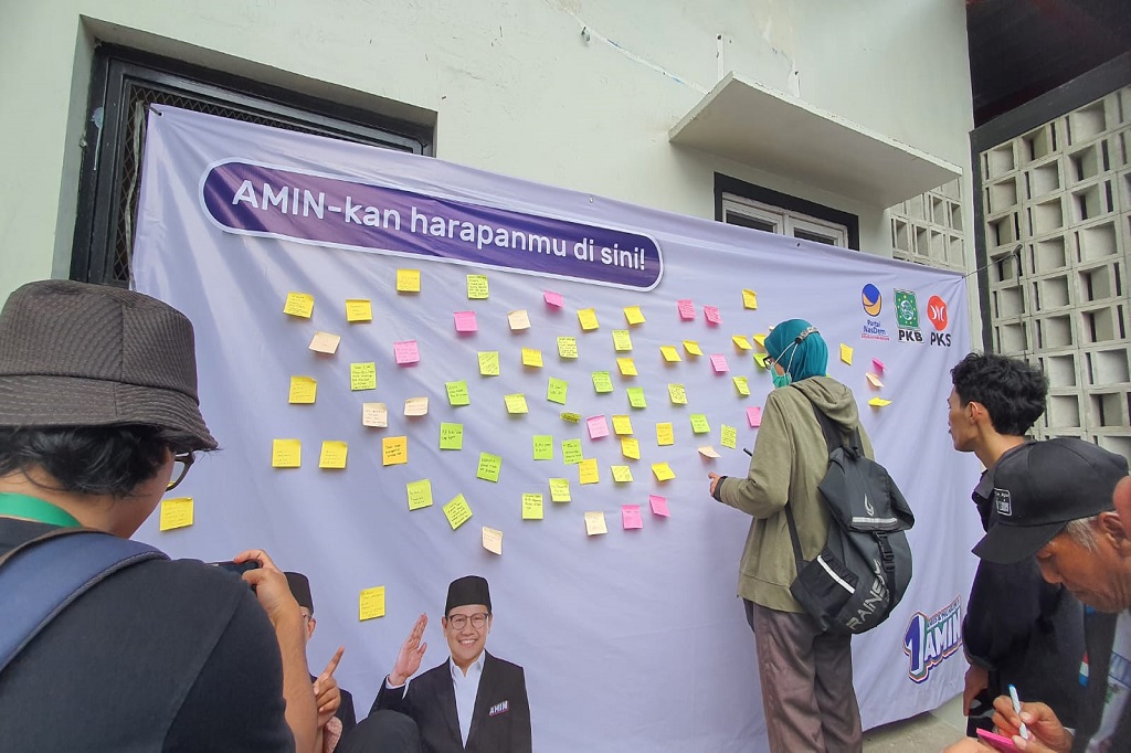Mayoritas berharga masyarakat lebih diperhatikan. Ada pula yang mengapresiasi karena Anies membantu warga setempat mendapatkan status tanah yang jelas.