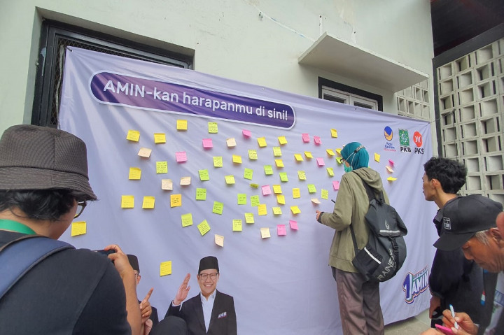 Mayoritas berharga masyarakat lebih diperhatikan. Ada pula yang mengapresiasi karena Anies membantu warga setempat mendapatkan status tanah yang jelas.