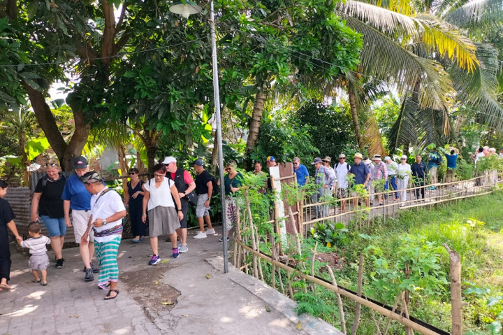 Wisatawan asal Australia ini mengaku sangat puas dengan program A Walk Through Mambalan Village yang disajikan operator kapal pesiar. Bahkan, secara khusus Miguel dan istrinya mengaku akan kembali ke Lombok dan Mambalan khususnya di kemudian hari.