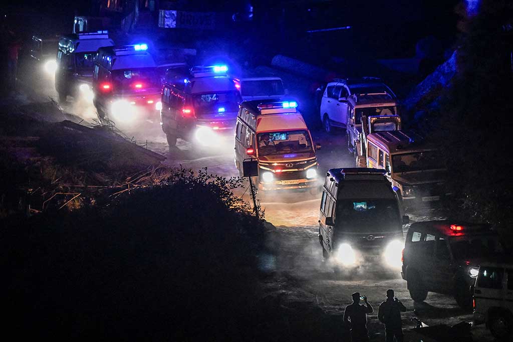 Perdana Menteri Narendra Modi mengatakan kepada para pekerja dalam sebuah pernyataan bahwa keberanian dan kesabaran mereka menginspirasi semua orang.