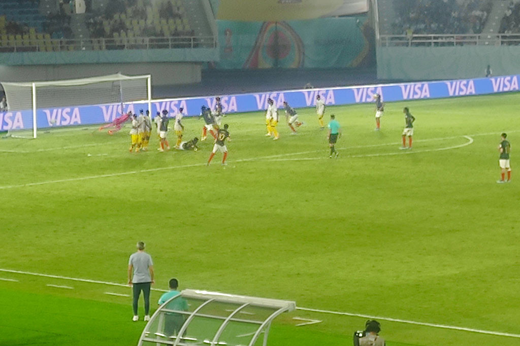 Prancis akan menantang Jerman dalam final Piala Dunia U-17 pada 2 Desember mendatang, seusai menjungkalkan Mali 2-1 (0-1) dalam semifinal di Stadion Manahan, Solo, Selasa, 29 November 2023 malam.