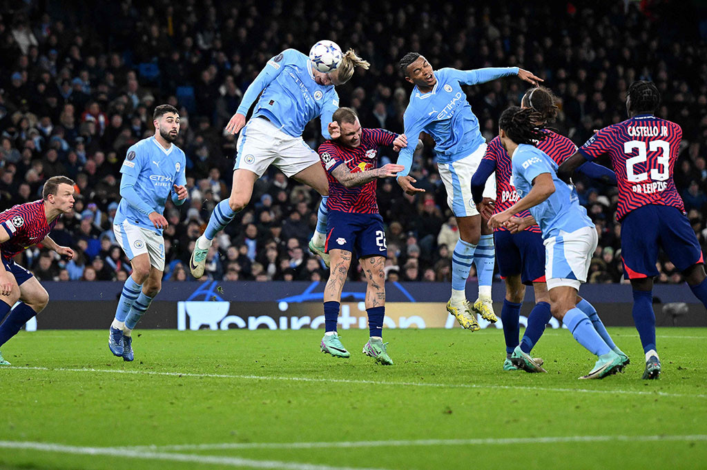 Sang juara bertahan berada di jalur kekalahan Eropa pertama mereka di Etihad sejak 2018 ketika Lois Openda memanfaatkan pertahanan yang amburadul untuk mencetak dua gol di babak pertama.
