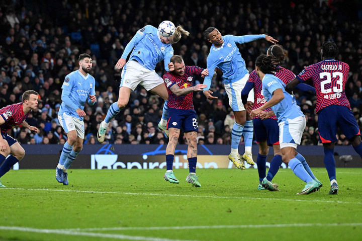 Sang juara bertahan berada di jalur kekalahan Eropa pertama mereka di Etihad sejak 2018 ketika Lois Openda memanfaatkan pertahanan yang amburadul untuk mencetak dua gol di babak pertama.