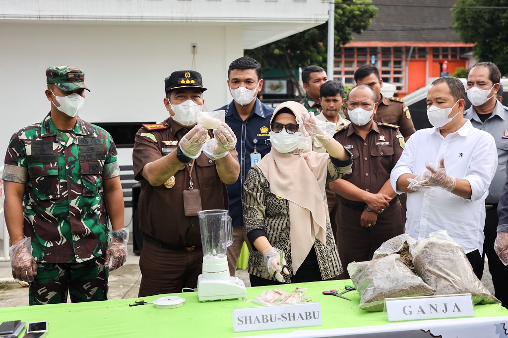 Kepala Kejaksaan Negeri (Kajari) Kota Pematang Siantar Jurist Precisely Sitepu mengatakan barang bukti yang dimusnahkan, salah satunya merupakan barang terlarang, baik untuk kepentingan pribadi maupun diperjualbelikan.