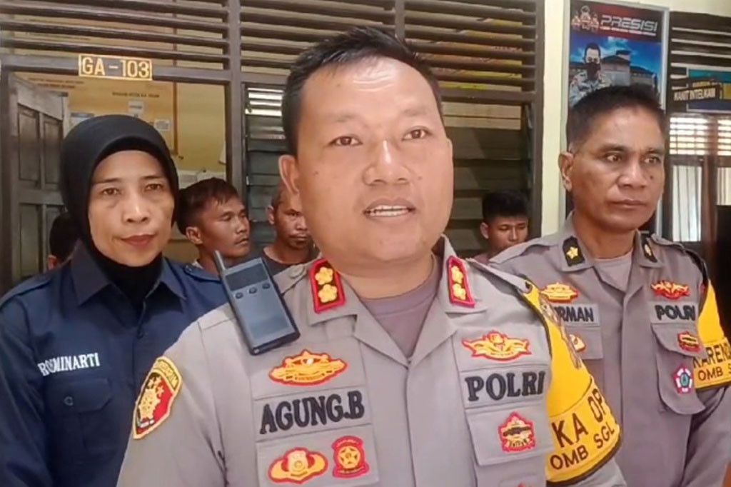 Kapolres Pasaman Barat AKBP Agung Basuki, penggrebekan ini atas laporan masyarakat, karena maraknya penambang emas illegal di sekitar lokasi.
