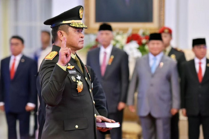 Pelantikan itu dilaksanakan di Istana Negara, Jakarta, Rabu, 29 November 2023 siang, sesuai dengan surat Keputusan Presiden Nomor 103/TNI/2023 tentang Pemberhentian dan Pengangkatan Kepala Staf Angkatan Darat.