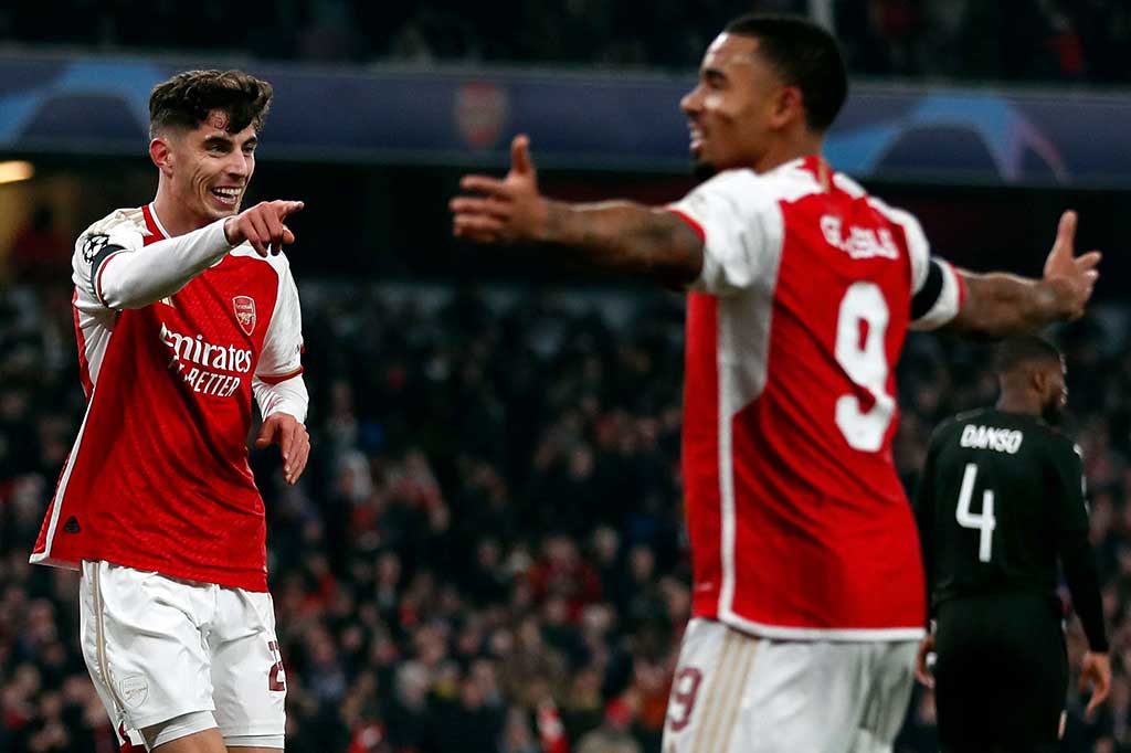 Arsenal memulai pesta gol mereka pada menit ke-13 ketika Gabriel Jesus menyundul umpan silang Takehiro Tomiyasu ke Kai Havertz, dan Havertz menaklukkan kiper Brice Samba yang lambat bereaksi dari jarak dekat.