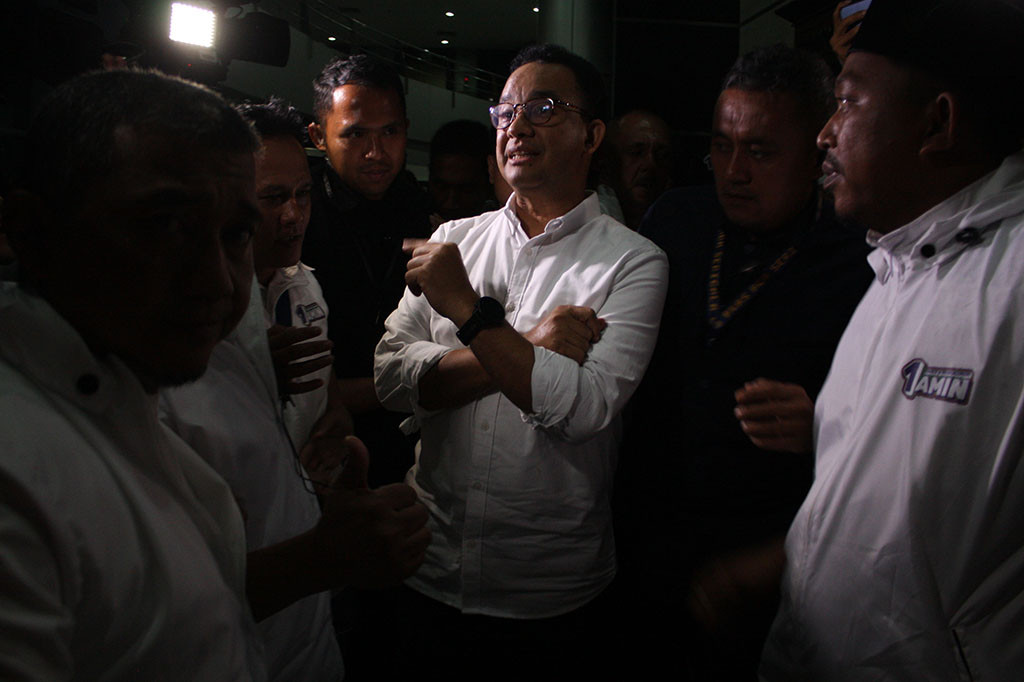 Saat berorasi, Anies bertanya kepada audiens terkait harga bahan pokok, biaya kesehatan, dan lapangan pekerjaan. Apabila saat ini kondisinya tidak sesuai dengan harapan, Anies pun mengajak untuk memilih perubahan.