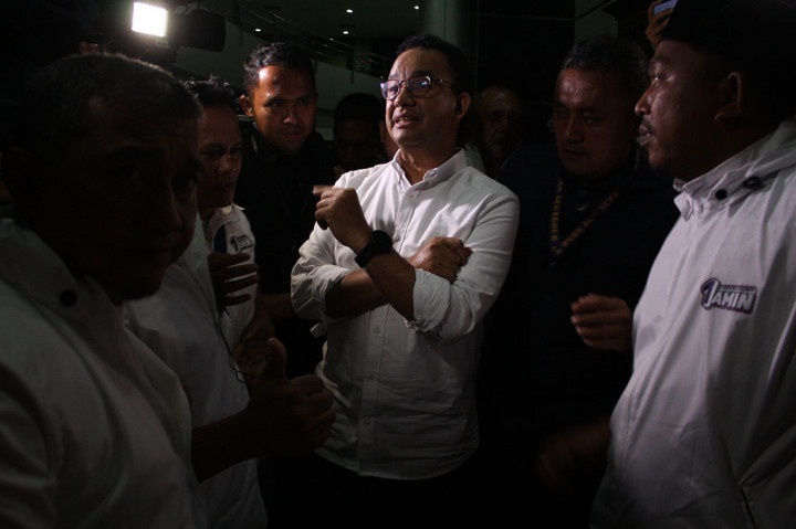 Saat berorasi, Anies bertanya kepada audiens terkait harga bahan pokok, biaya kesehatan, dan lapangan pekerjaan. Apabila saat ini kondisinya tidak sesuai dengan harapan, Anies pun mengajak untuk memilih perubahan.