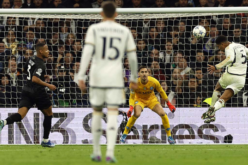 Real Madrid lolos ke 16 besar Liga Champions sebagai juara Grup C setelah menang 4-2 atas tamunya Napoli, pada pertandingan yang dimainkan di Santiago Bernabeu, Madrid, Rabu setempat atau Kamis, 30 November 2023 dini hari WIB.