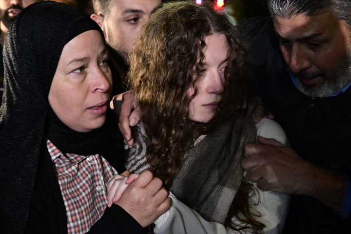 Dia ditahan karena sebuah unggahan Instagram, yang dibantah oleh keluarganya, yang menurut sumber-sumber Israel menyerukan pembantaian warga Israel dan merujuk pada Hitler.