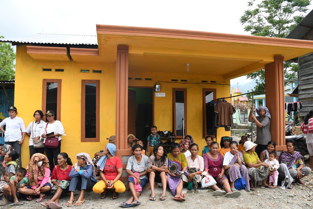 Bantuan tersebut disalurkan kepada masyarakat Desa Sampur Toba sebanyak 260 KK, Dolok Raja, 167 KK dan Siparmahan 286 KK. Selain sembako, uang tunai sebesar 30 juta dari hasil sumbangan juga diserahkan kepada pihak Kecamatan Harian.